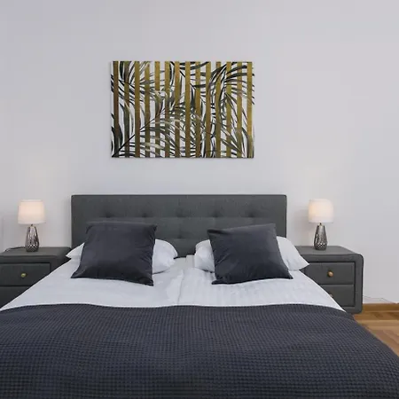 Grand Family Apartment / Main Square / Old Town *