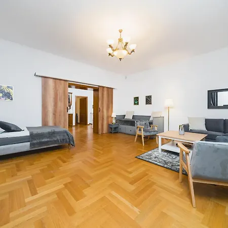 Grand Family Apartment / Main Square / Old Town *