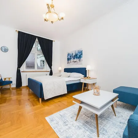 Grand Family Apartment / Main Square / Old Town *