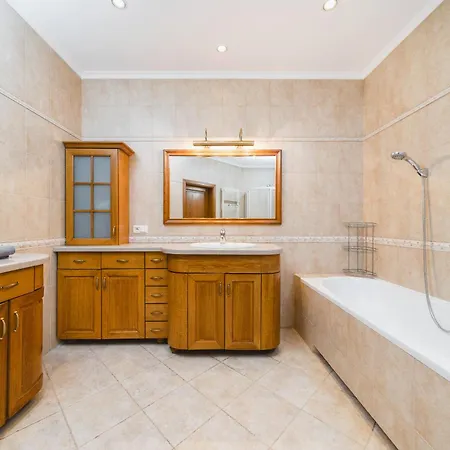 Grand Family Apartment / Main Square / Old Town